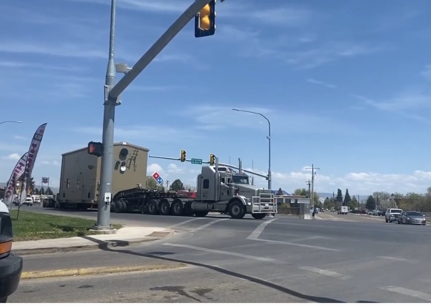 Double Oversized Load Travels Across Uintah Basin