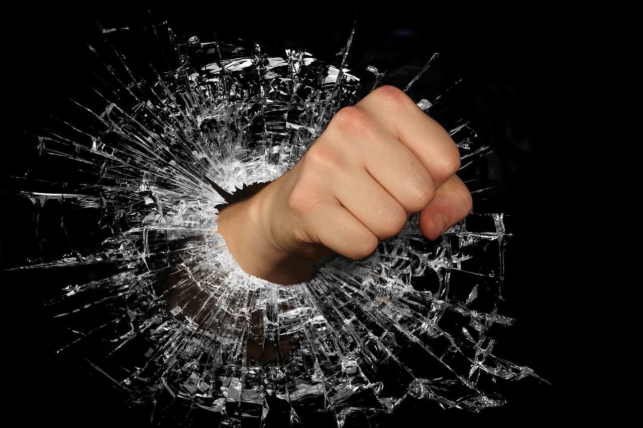 Man Turns Self In For Attempted Burglary at Downtown Vernal Clothing Store